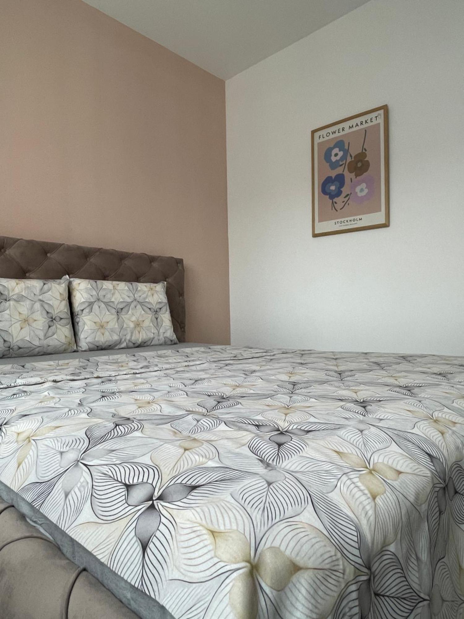 Entire Apartment - Near The Center Pristina Exterior foto
